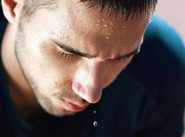 中医辨证脚底出汗好还是不出汗好,身体一半出汗一半不出汗中医