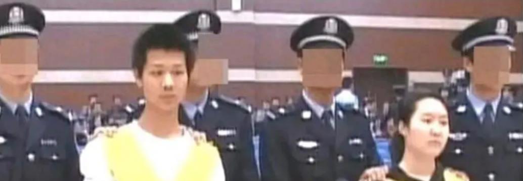 黑暗背后的勇者：年轻女护士遭受痛苦，高中男友义无反顾