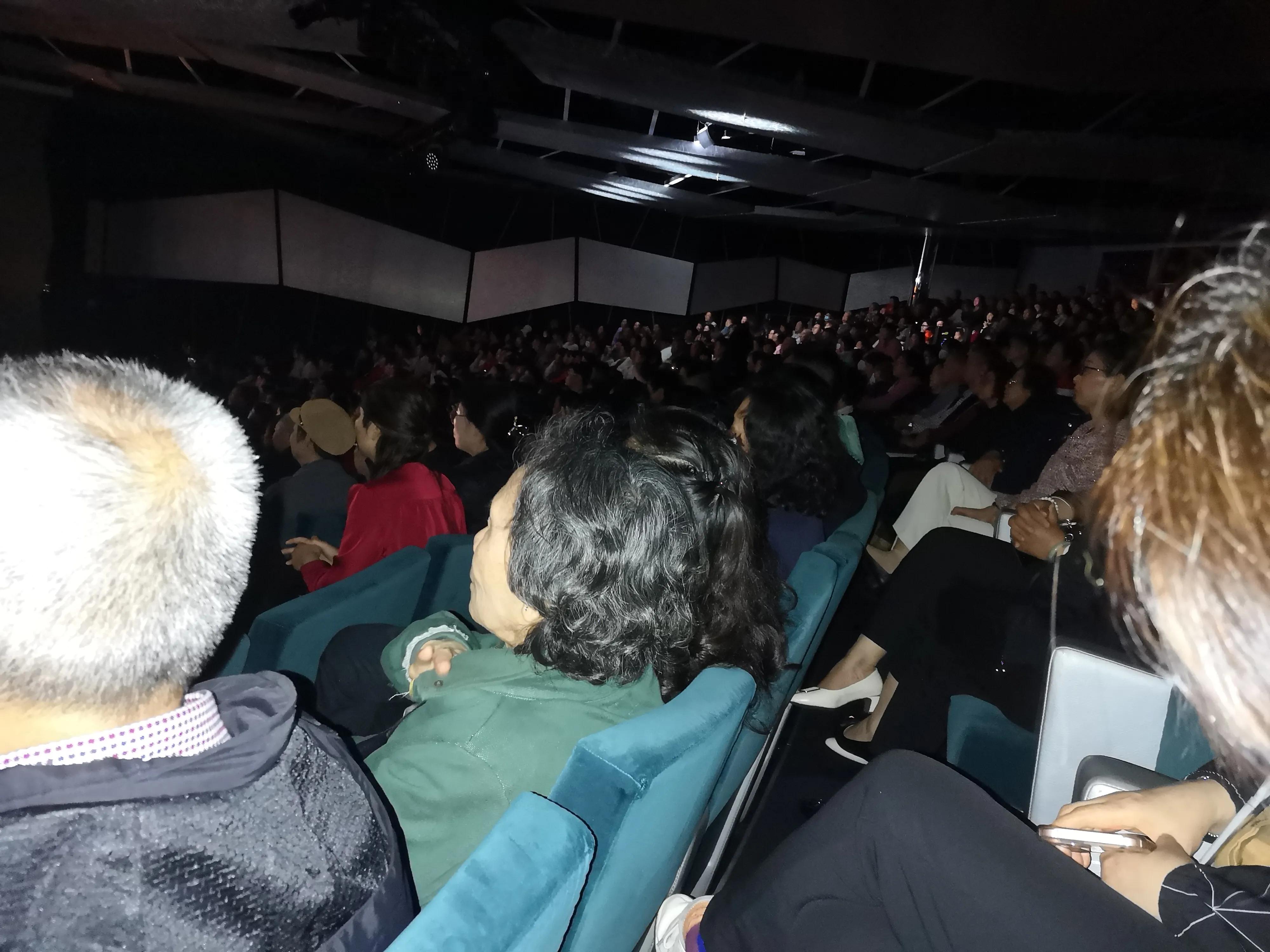 乘坐荣耀号邮轮,上海荣耀号邮轮首航大妈