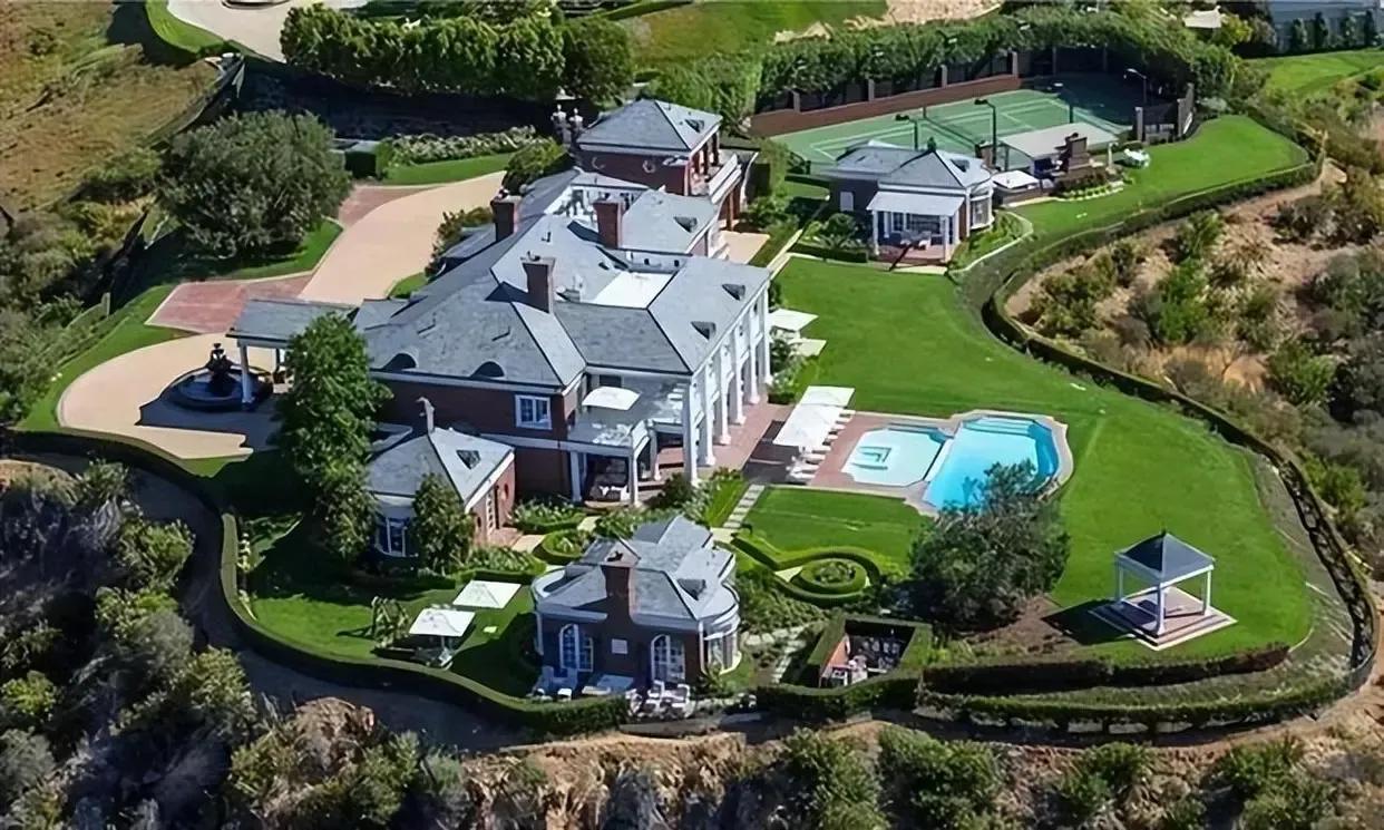 擅长和成功男士互动的淘金者，精通斩男术的首富情人桑切斯上位史