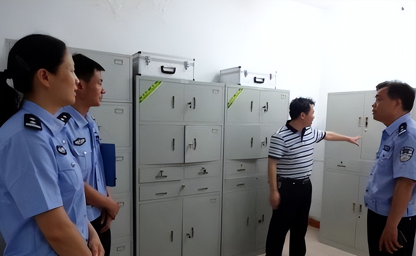 03年轰动中央的大案，19岁少年偷走高考试卷，万千考生因此落榜