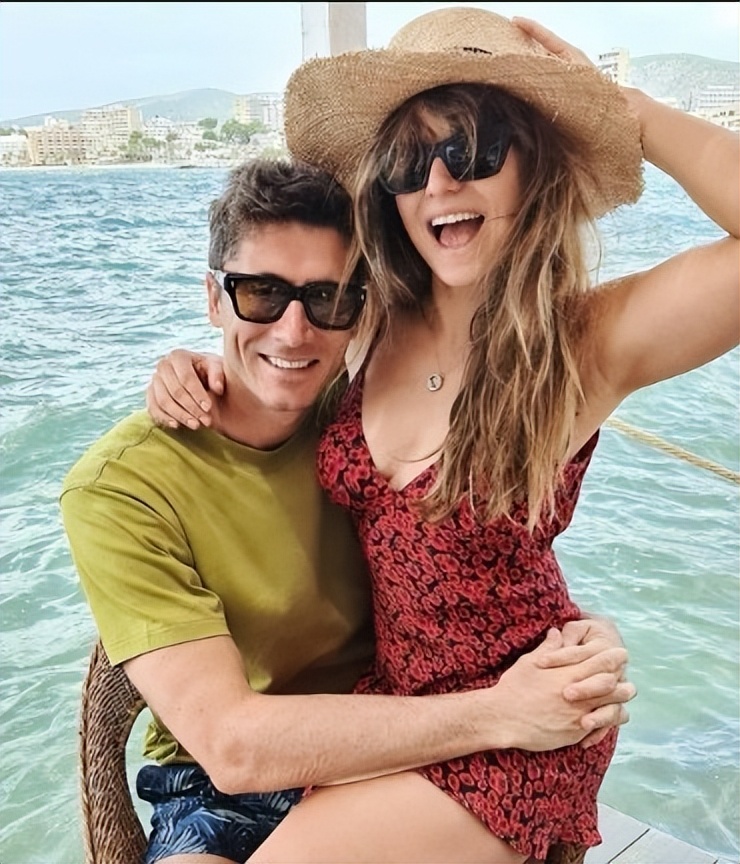 莱万结婚视频,波兰莱万年轻的时候