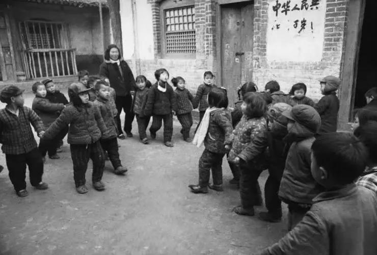 乡村里的石碾浓浓的乡愁,乡村的记忆乡愁的记忆