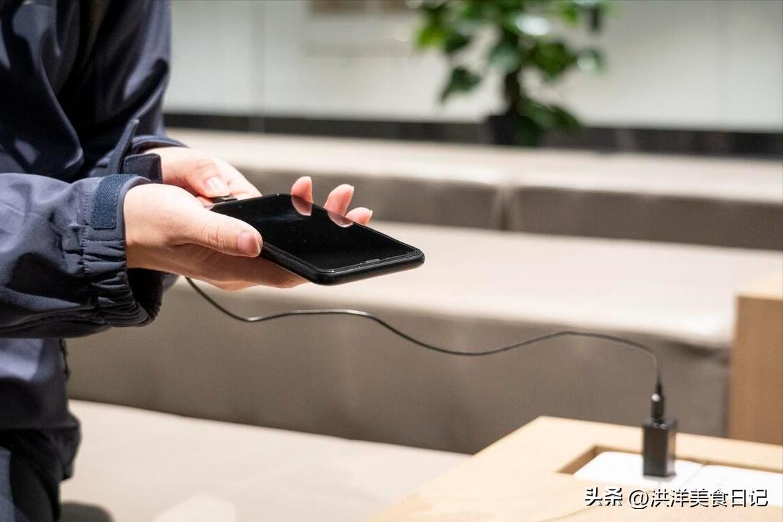 手机原来可以这样充电,手机千万不要这样充电