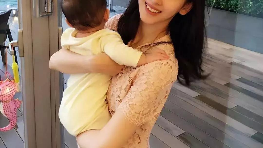从奶茶小妹到红酒女人的蜕变,奶茶妹妹给我们女人的启发