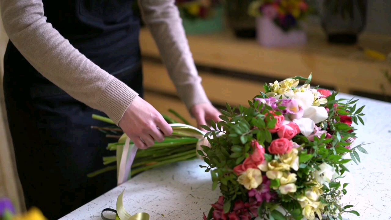 屋里不宜放的花卉,家里最忌摆放枯萎的绿植鲜花
