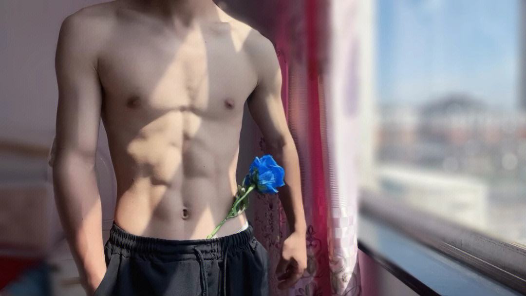 一招练出马甲线让你拥有迷人腹肌,正常身材多久练出腹肌