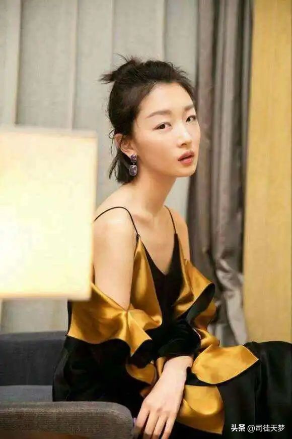 虞书欣内衣外穿热舞被骂上热搜，少女性魅力绝杀好吗