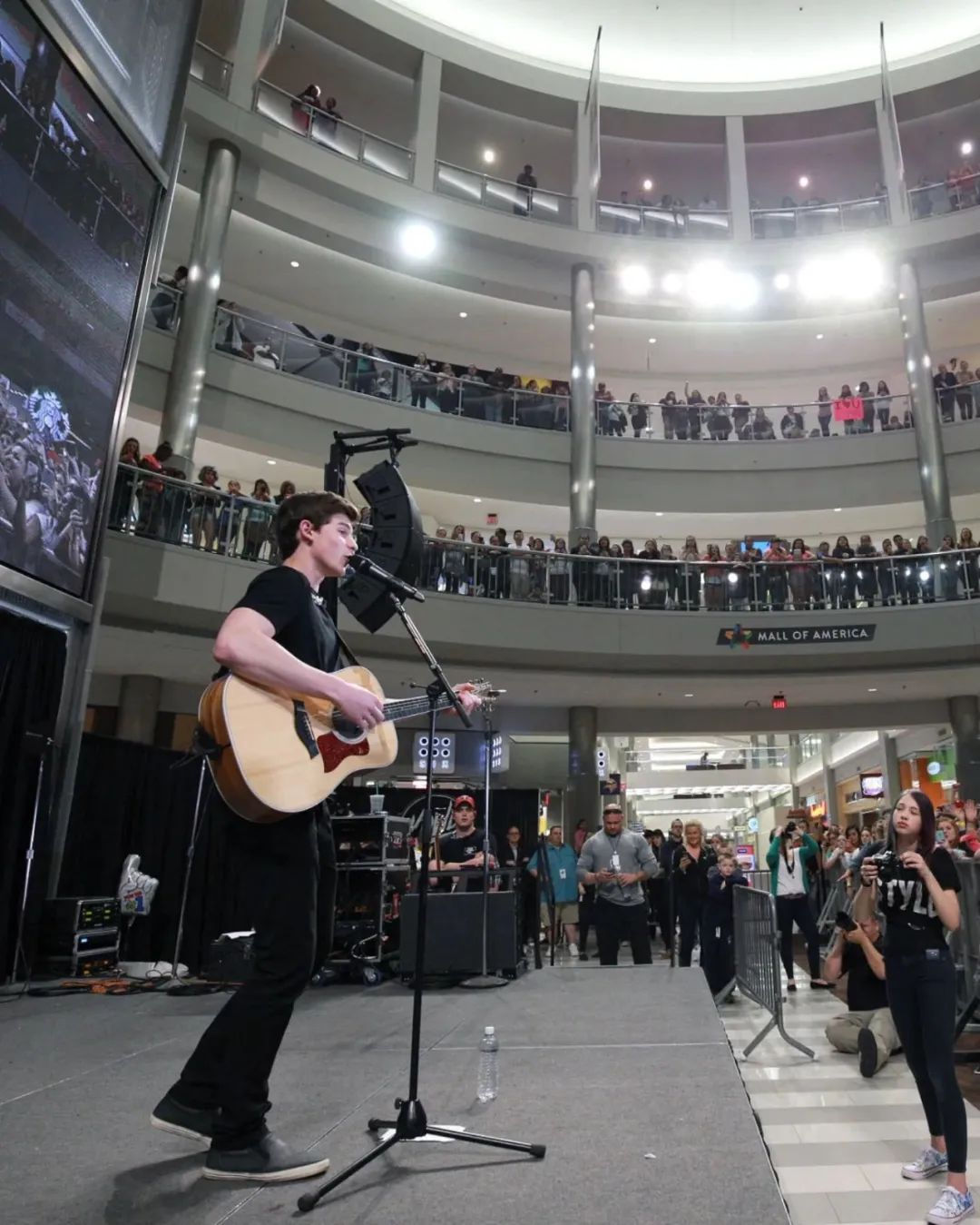 shawnmendes胡子,shawnmendes穿凉鞋