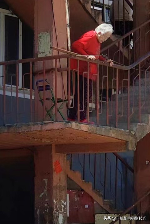 手机拍照避免照片模糊必学技巧,华为手机拍出的照片模糊怎么回事