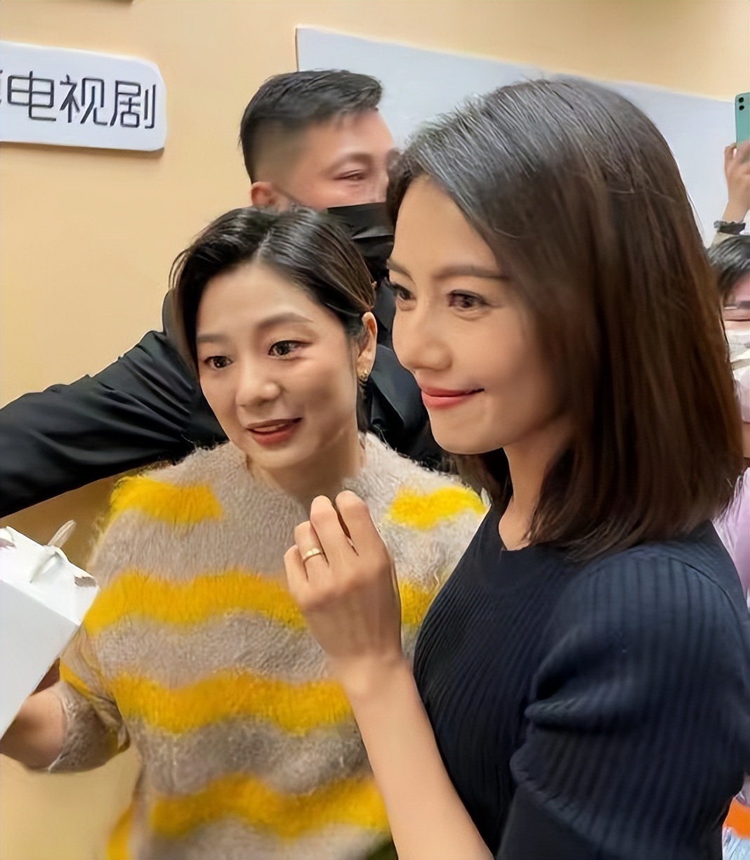 高圆圆的女儿现在怎样了,高圆圆和赵又廷女儿长得像谁