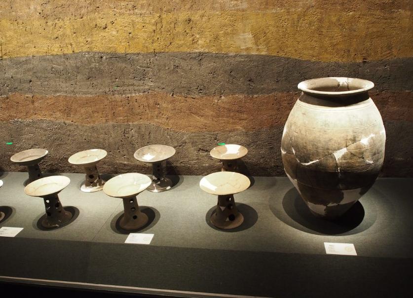 新石器时代早期的陶器大多为黑陶,新石器时代陶器最常见的是什么陶