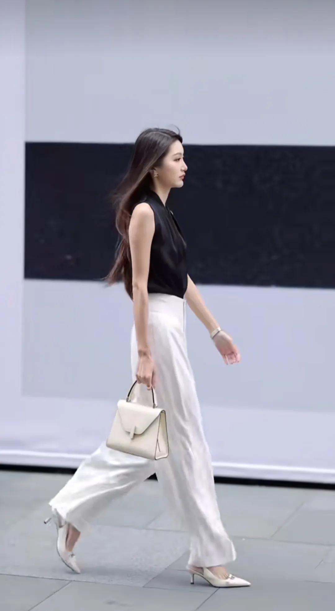 气质女走路教程,气质女生是怎么走路的