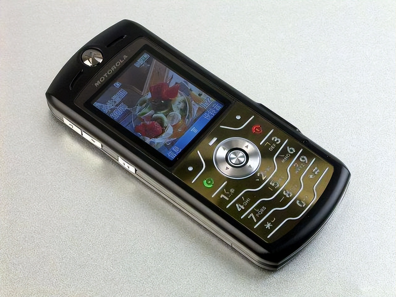 曾经是刀锋战士的另类延续——摩托罗拉SLVRL7