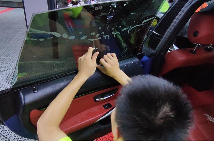 宝马三系320波尔蒂芒蓝改色,宝马3系波尔蒂芒蓝内配颜色