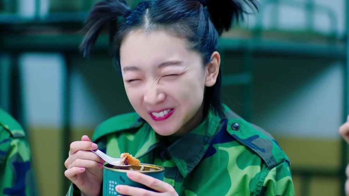 周冬雨张艺谋近期新消息,周冬雨谈张艺谋坚如磐石