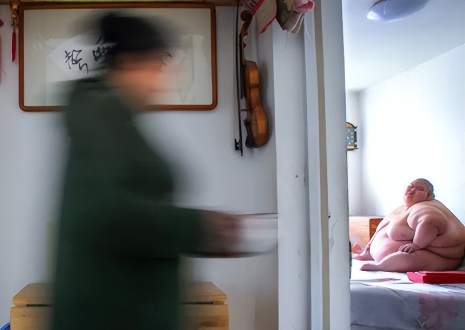 10年沈阳500斤小伙被医生“判死刑”，母亲不离不弃让他多活七年