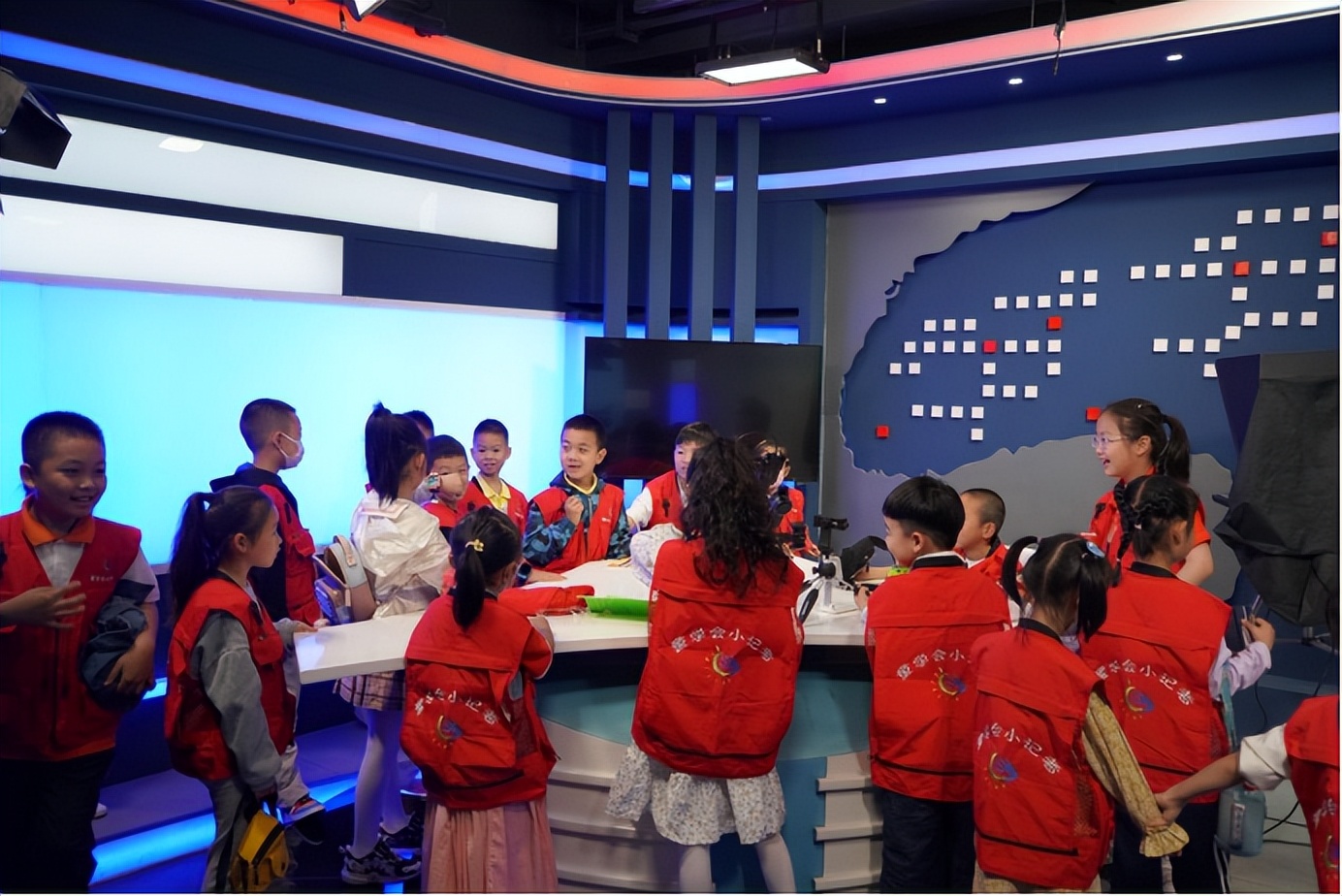 小记者军训夏令营,夏令营小记者团火热招募