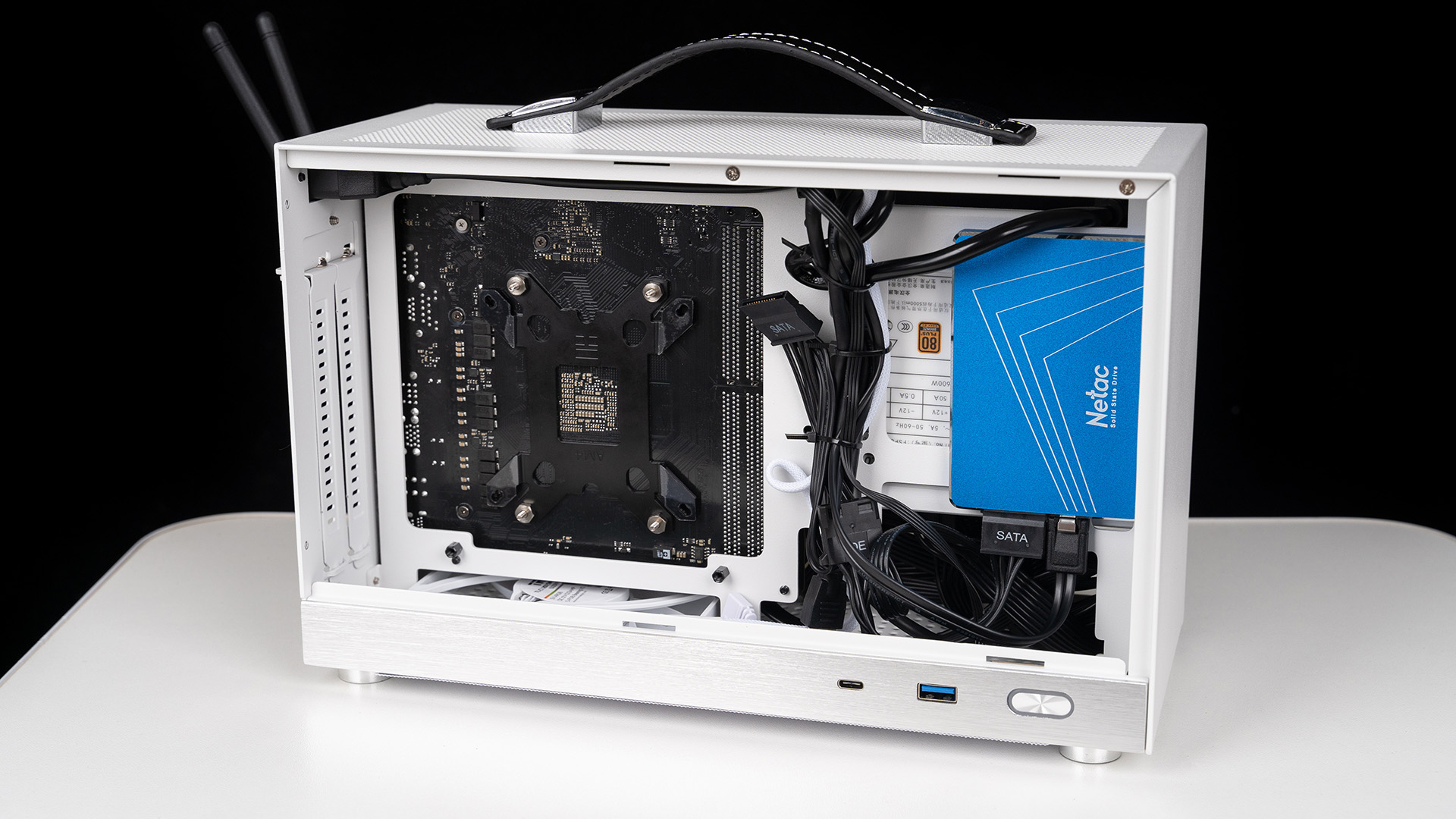 帮老爸装一台“超大杯”的8.1L便携主机—5600G+32GBD4+2*1TB固态