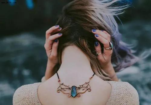 解铃还须系铃人中系读音,解铃还须系铃人出自哪本书