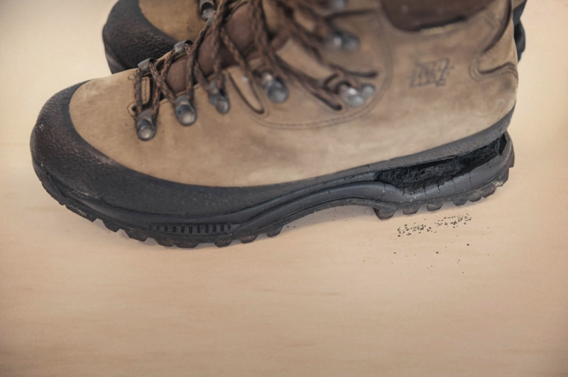 登山鞋开胶脱底该怎么办,登山鞋开胶了怎么办视频