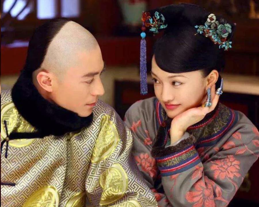 清朝时候为什么要剃光头留辫子呢,清朝人为什么剃头留辫子