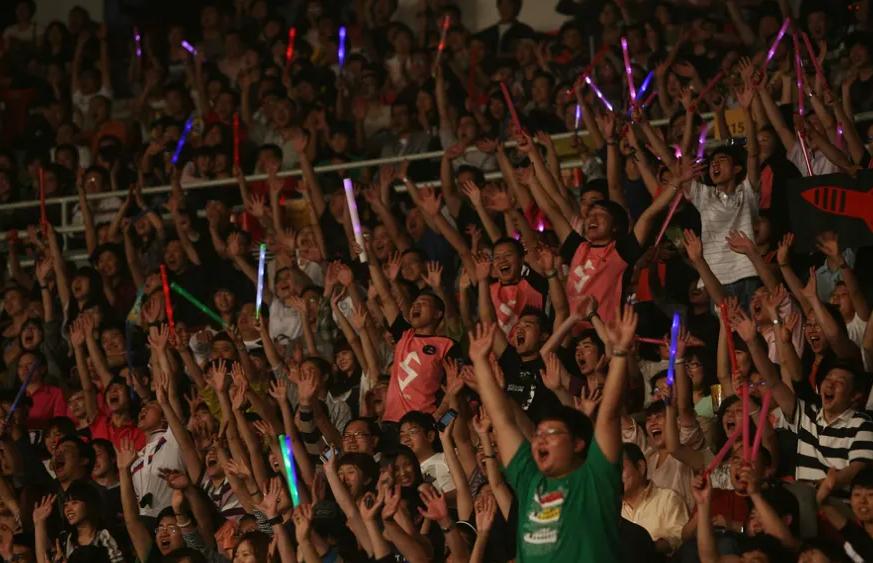 伍佰神级演唱会大合集,伍佰为什么被称为摇滚皇帝