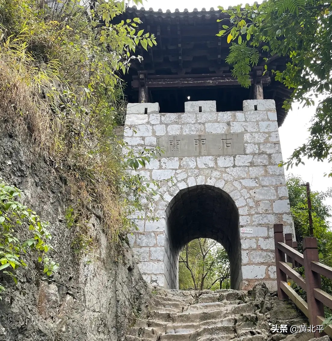 云南省盐津县豆沙关，古代蜀人入滇第一险关，还有僰人悬棺可观看