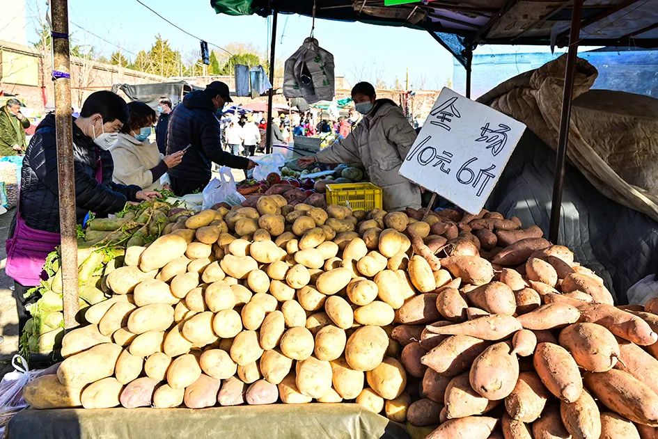 西山脚下的早市,闲逛最具人间烟火气的早市
