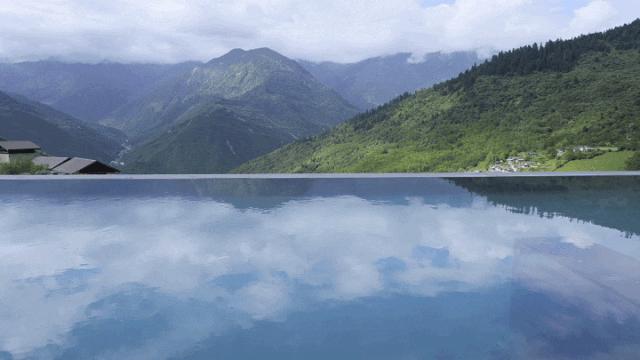 中国首家，全球第六家—九寨沟日赛谷丽思卡尔顿隐世酒店