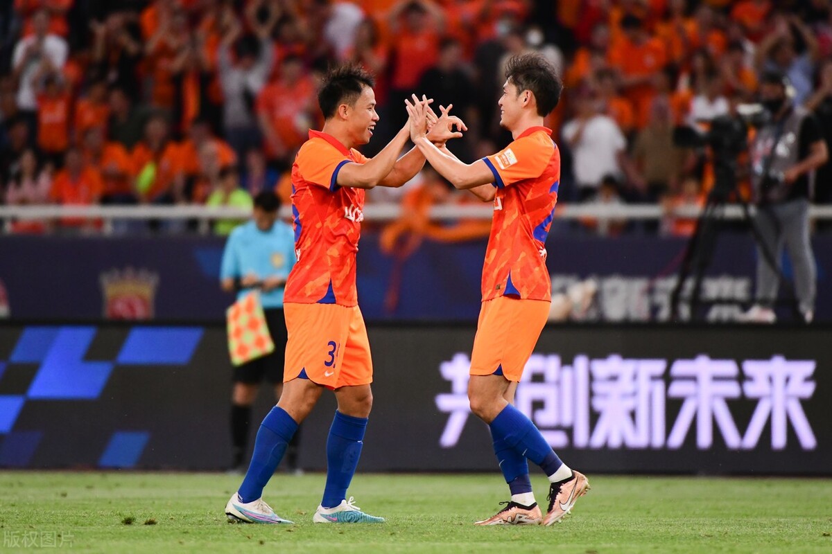 崔康熙老糊涂了？泰山新援刚送出关键助攻，却将他半场就给换下