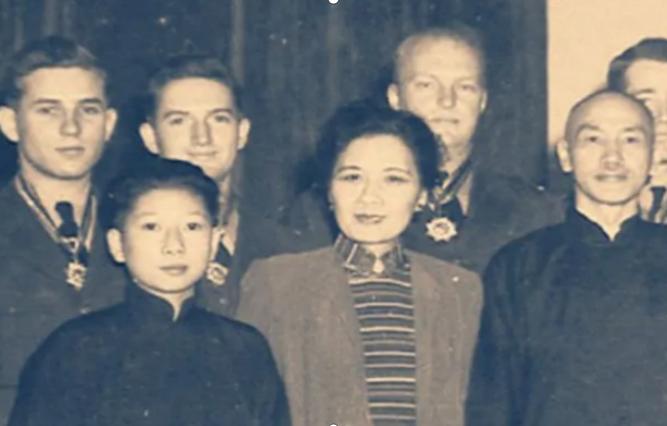 宋美龄孔令伟最新消息,孔令伟葬礼上的宋美龄