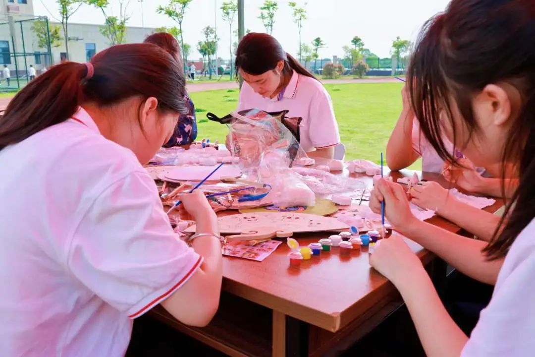 北大青鸟岳阳海纳软件学院女神节,岳阳北大青鸟海纳实训52班