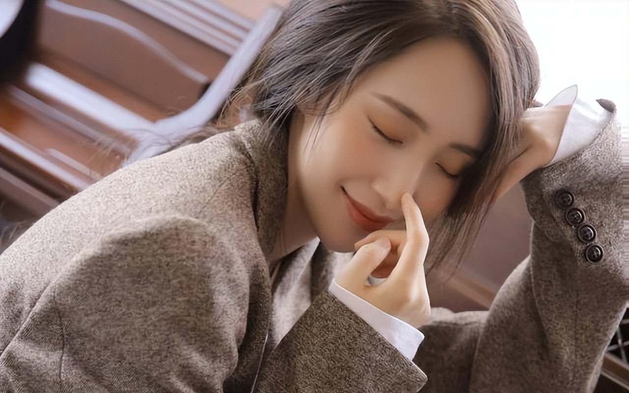 为什么头发是直的胡子却是卷的,头发是卷的眉毛会卷吗