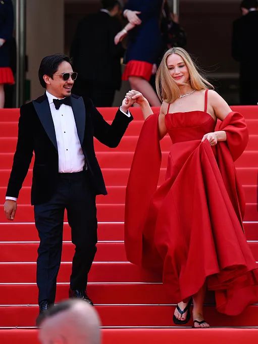 穿人字拖穿出女神范儿,穿人字拖的小姐姐