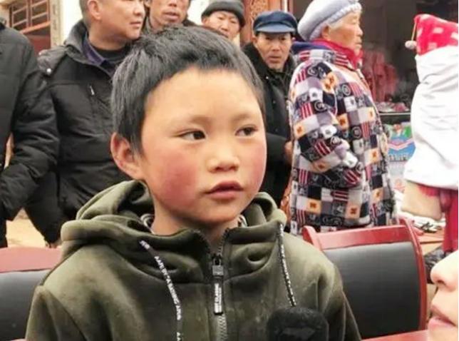 5年前的冰花男孩,4岁在雪地跑的小孩十年后咋样了