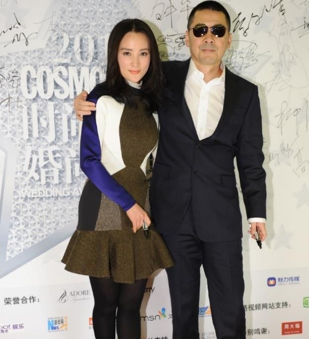 迷人极品少妇,黑丝搭修身裙,完美!