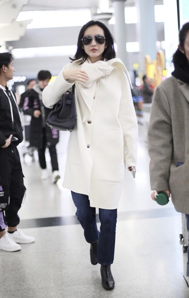 王鸥穿深绿长裙气质佳,奔四王鸥