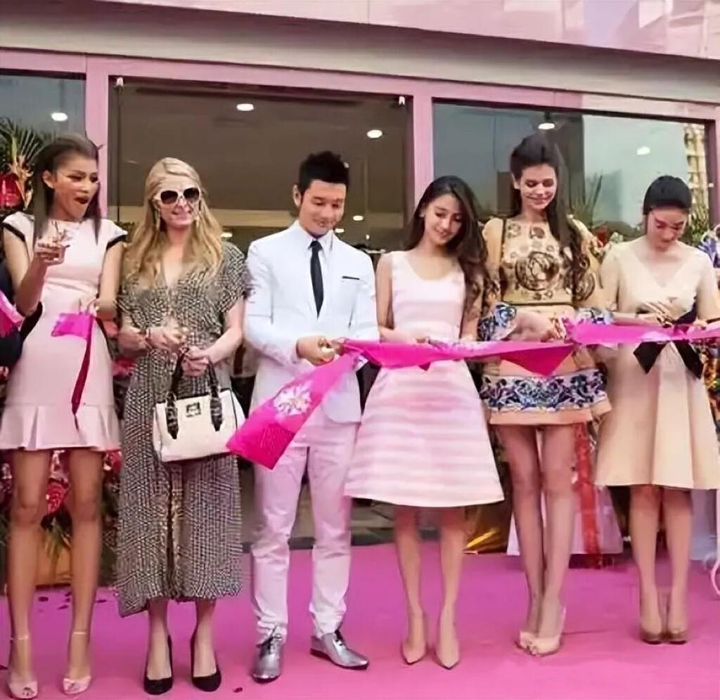 一件外套1500，变着法儿坑粉丝，是谁喂大了这些明星的胃口？