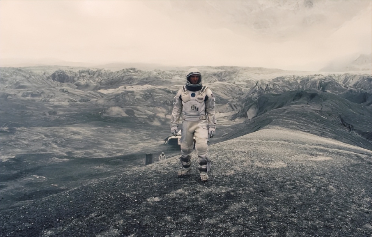 陈思诚在导演圈里的地位,陈思诚是位极具才华的导演