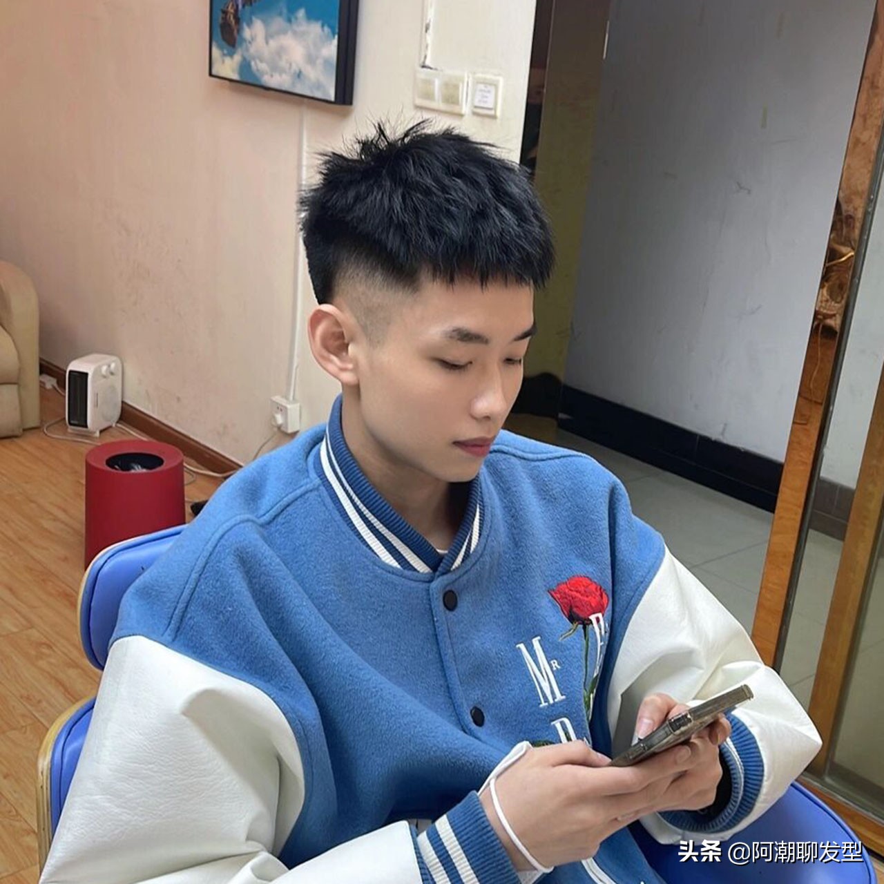 适合学生党剪的男生超帅短发头型,男生短发发型介于寸头和碎发之间