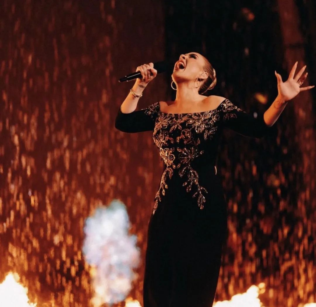 穿人字拖穿出女神范儿,穿人字拖的小姐姐