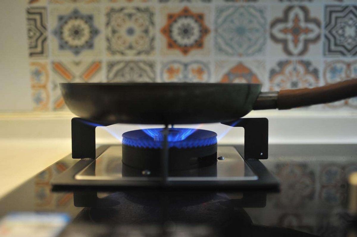 做饭用电磁炉和煤气哪个最合适,用燃气灶还是电磁炉好