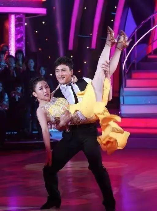 潘晓婷依旧美艳迷人,潘晓婷低调去台球厅