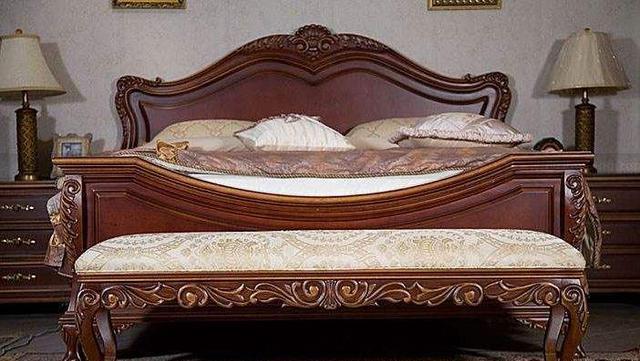 床尾凳在古代有什么作用,酒店床尾的长凳子是什么用的