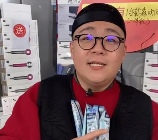 郝邵文荧幕颜值变化,年仅4岁郝邵文走上演艺之路