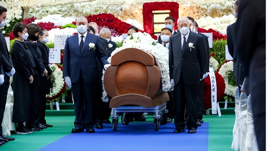 赌王何鸿燊一天花费,赌王何鸿燊一天能赚多少钱