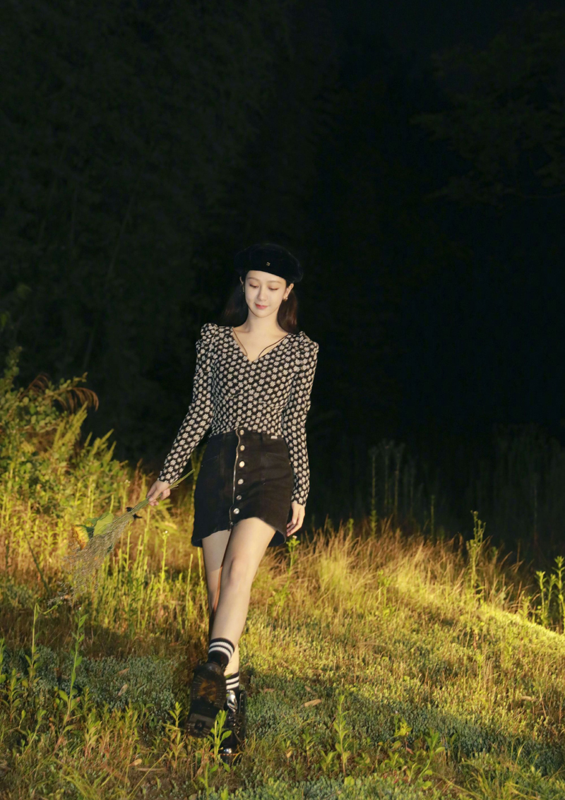 杨紫写真实力撩汉,杨紫暗黑女团风