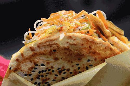 南充锅盔灌凉粉多少钱一个,南充最正宗锅盔夹凉粉李家镇