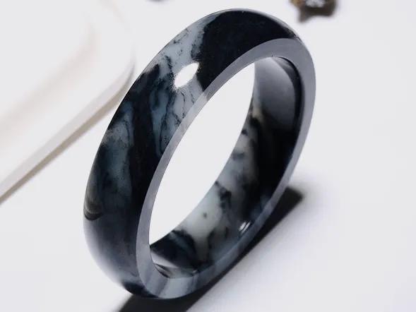 物有所值黄金,两千价位的和田玉手镯